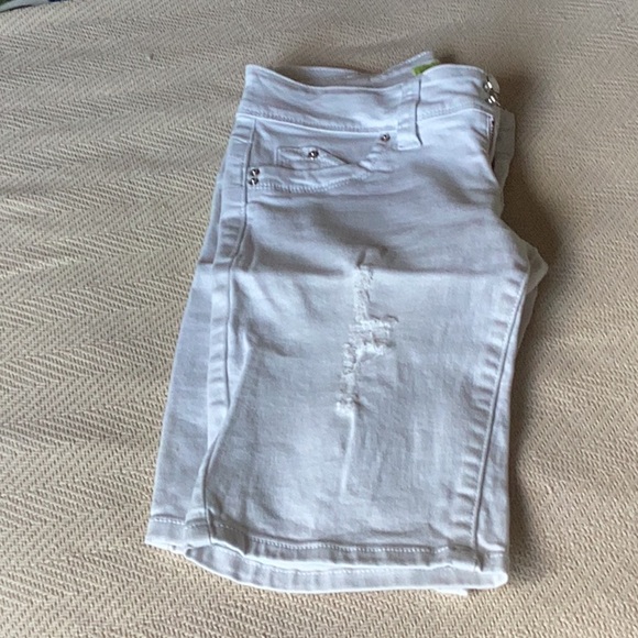 White short bermuda - Picture 4 of 4